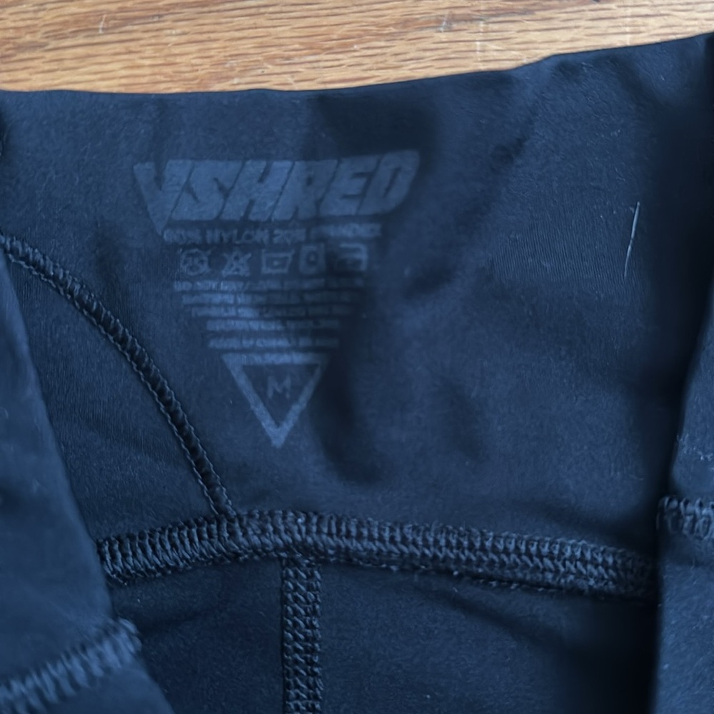 Victoria’s Secret V-shred black leggings - Picture 5 of 5